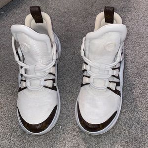 Authentic Louis Vuttion Archlight sneakers size (40) Box and dustbag included